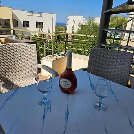 Tranquil Penthouse Turtle Bay Village Esentepe * Agios Georgios (Girne)